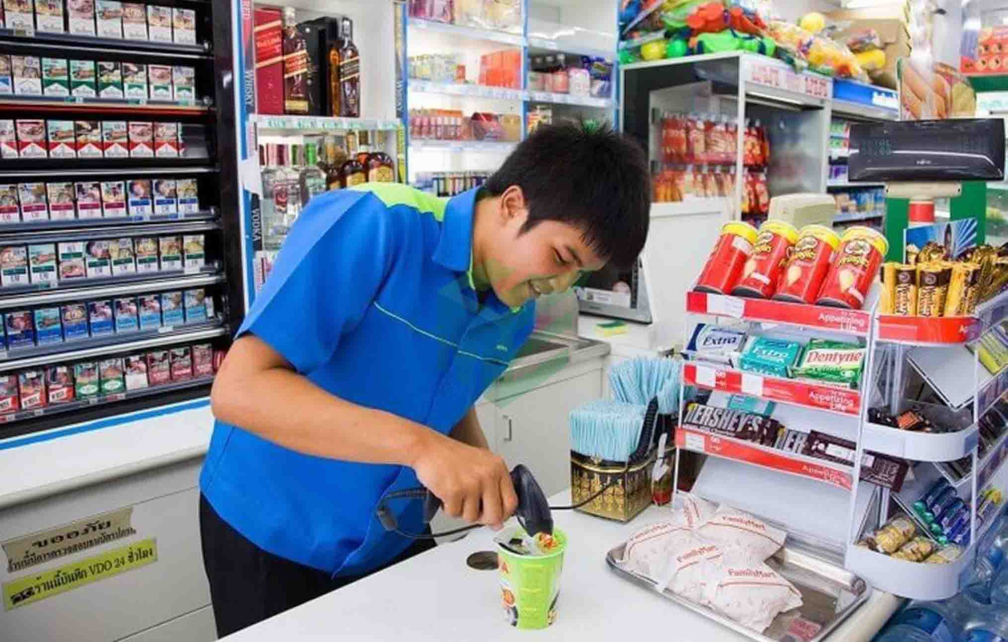 Làm việc tại các cửa hàng tiện lợi