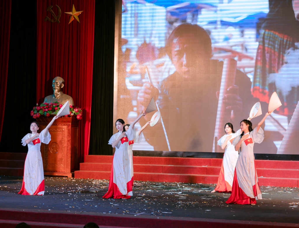 Văn nghệ học viên tại TME